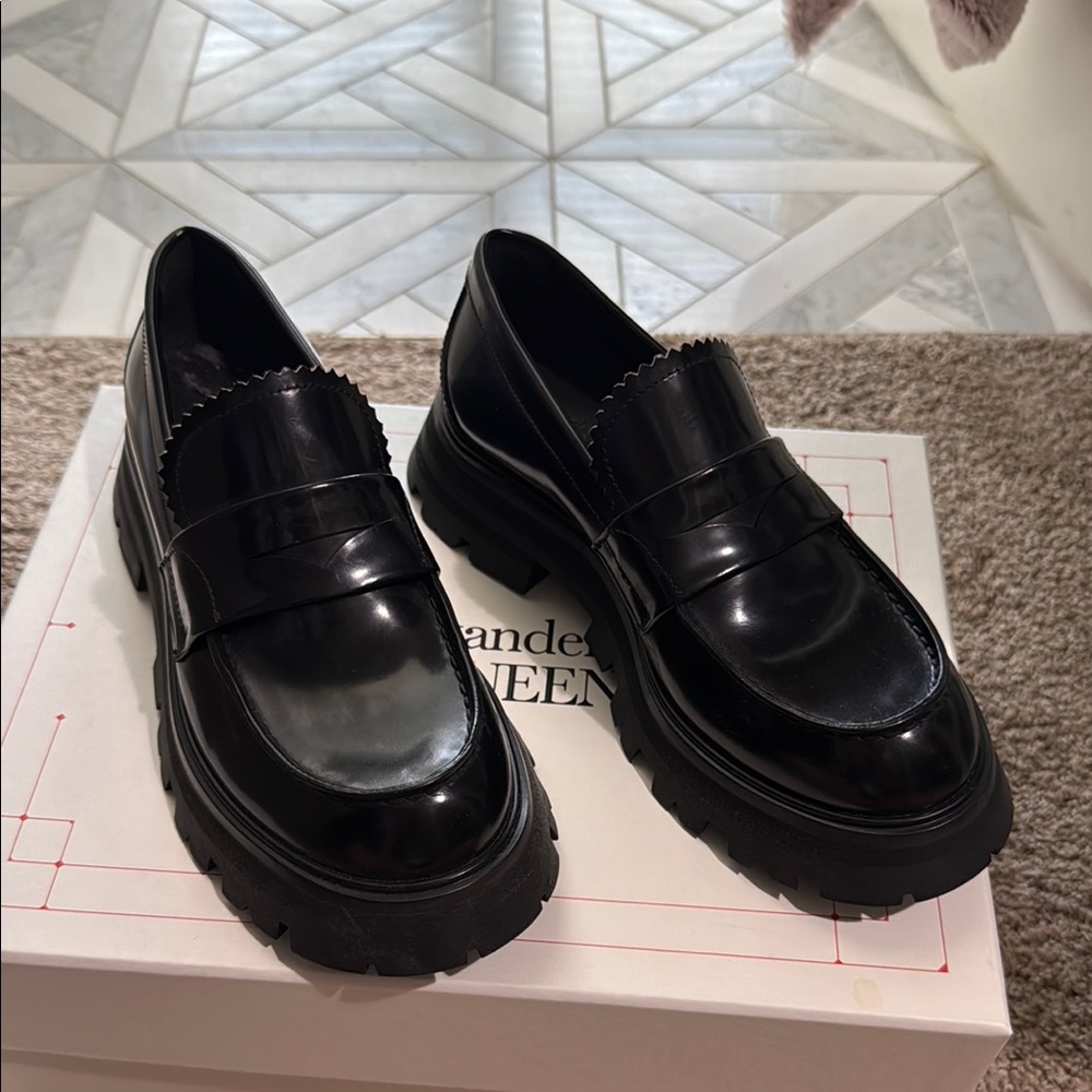 Alexander McQueen Black Leather Flats with Classic Slip-On Design